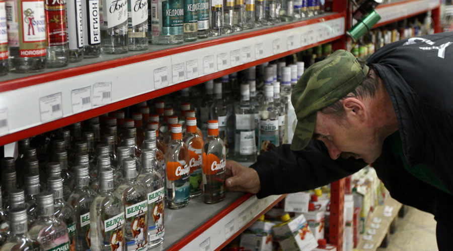 Most Russians want govt to raise minimum alcohol-purchase age