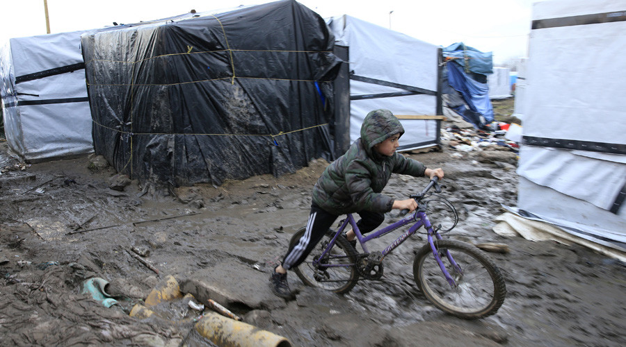 Calais refugee children sue UK govt for neglect