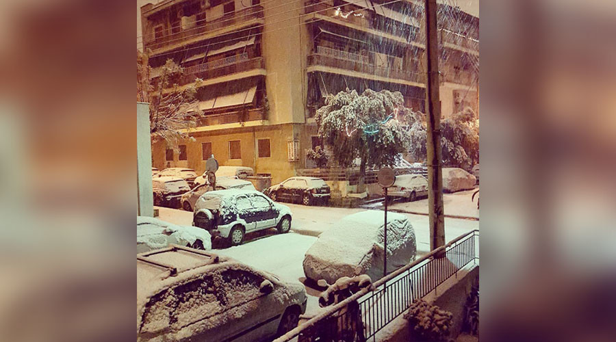 Rare snowfall in Athens sends vibes of excitment through social media (PHOTOS, VIDEO)