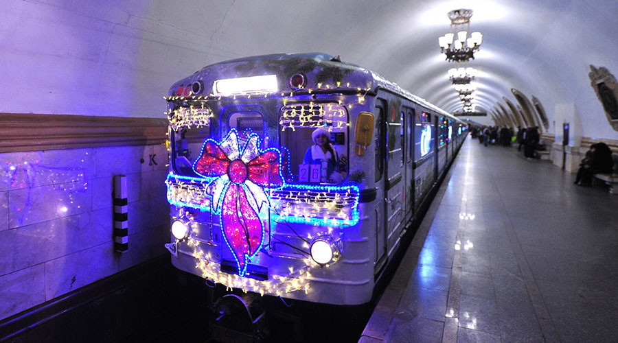 Winter wonderland: Russia gets in New Year mood with amazing festive-themed transport (PHOTOS)