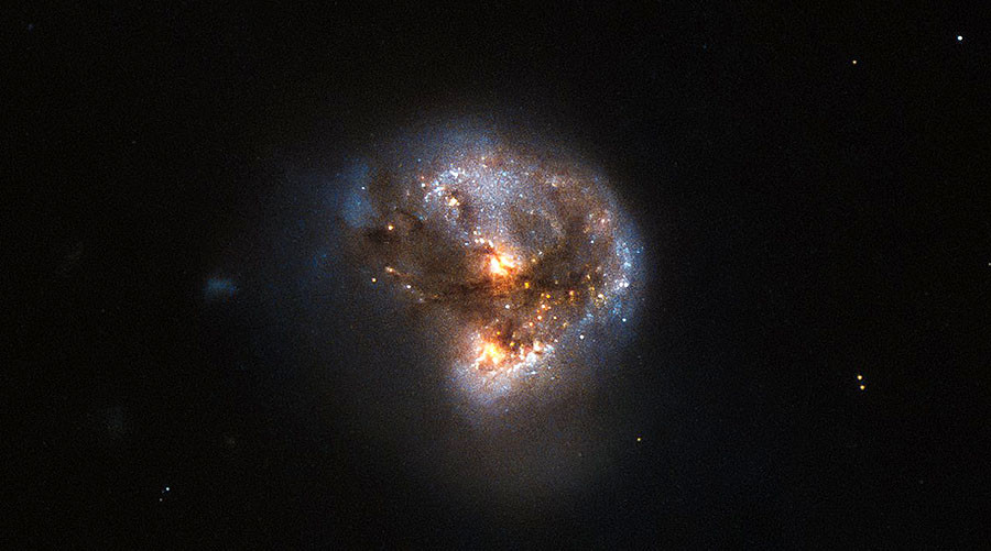 Cosmic laser beam: Hubble captures image of intensely bright megamaser in far off galaxy (PHOTOS)