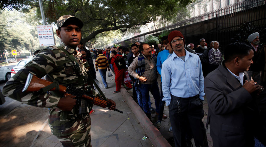 Last day in India to exchange old rupee notes