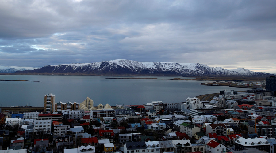 Reykjavik shows asylum seekers ‘they are welcome’ with NYE banquet at city hall