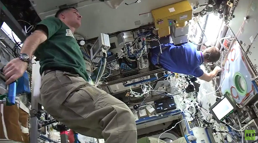 Mannequin Challenge difficulty level: Space (VIDEO)