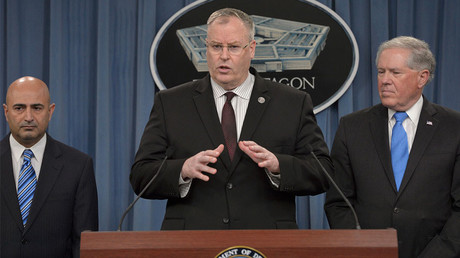 Deputy Secretary of Defense Bob Work (center) during a press conference at the Pentagon, July 2015 © OSD Deputy Secretary of Defense