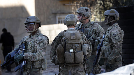 US soldiers stand guard near an Iraqi army base on the outskirts of Mosul, on November 23, 2016. © Thomas Coex