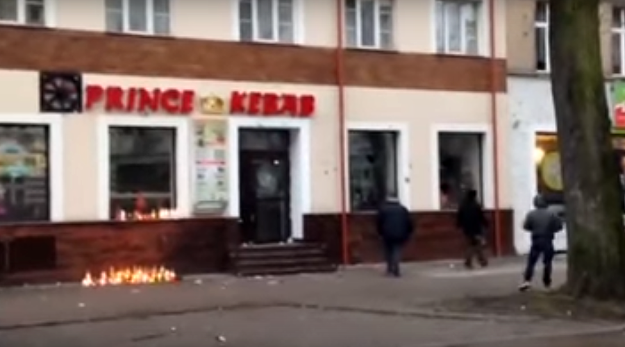 Xenophobic riots erupt in Polish town after local man killed at kebab diner (VIDEO)