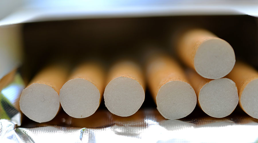 Austrian family minister wants full smoking ban for under-18s