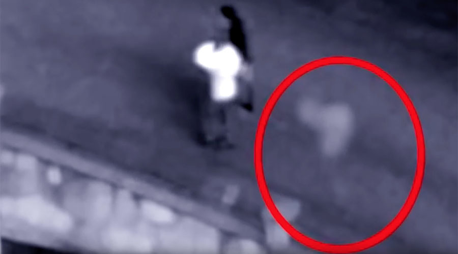 You’ll never walk alone: CCTV captures ‘ghost’ alongside couple (VIDEO, POLL)