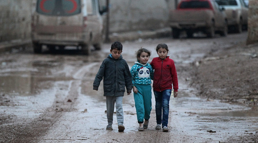 ‘They don’t want to be refugees’: RT sees Syria’s children surviving through war