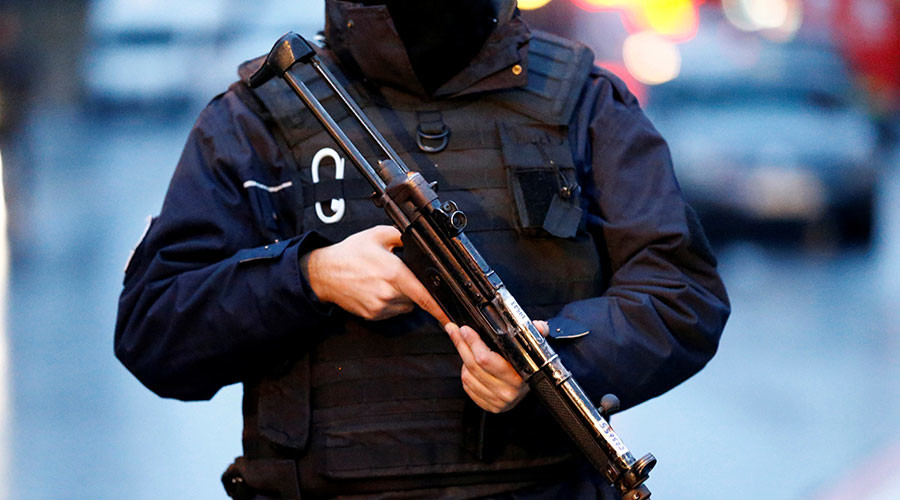 2 injured after gunmen attack restaurant in Istanbul – media