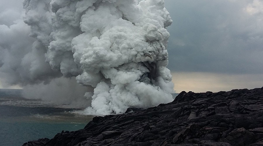 Massive segment of famous Hawaiian island collapses into the ocean (VIDEOS)