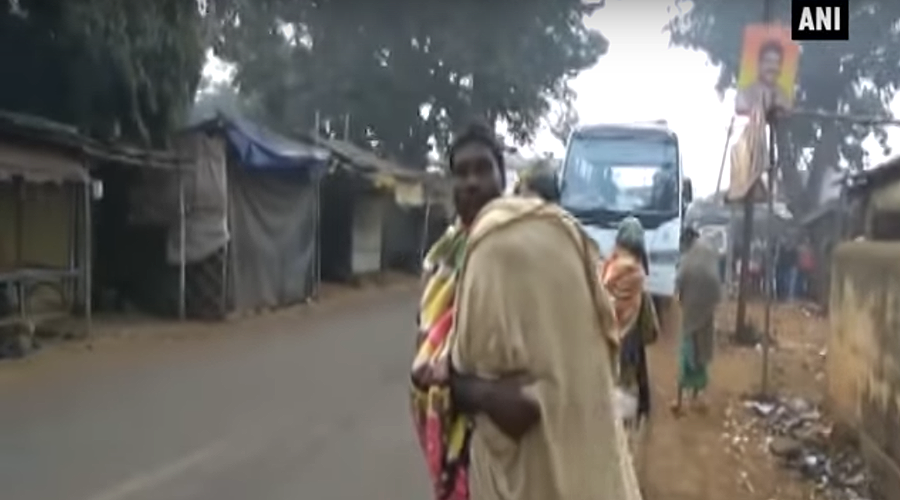 Indian father forced to carry daughter’s remains on back for over 10km (VIDEO)
