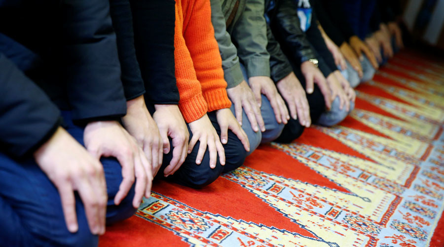 Doctor refuses to treat epileptic toddler until after Muslim prayer time