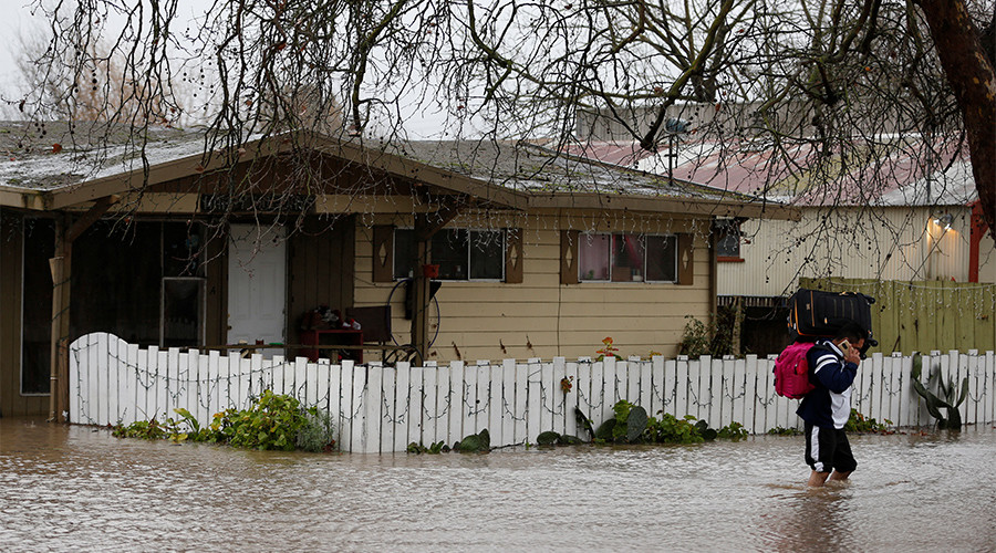 Record floods hit West Coast, Californians evacuate by the thousands (PHOTOS/VIDEO)