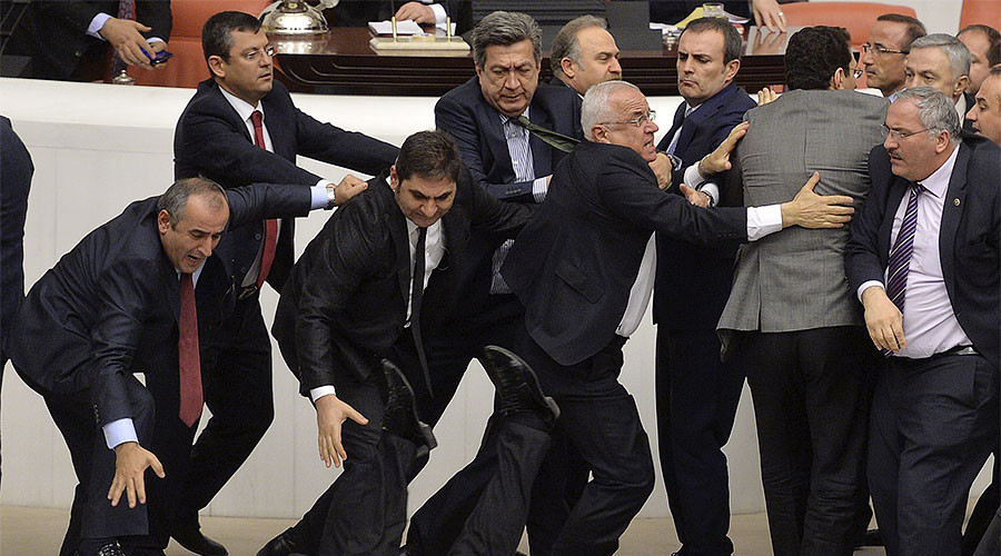 Ruckus erupts in Turkish parliament as MPs debate new constitution (VIDEO)