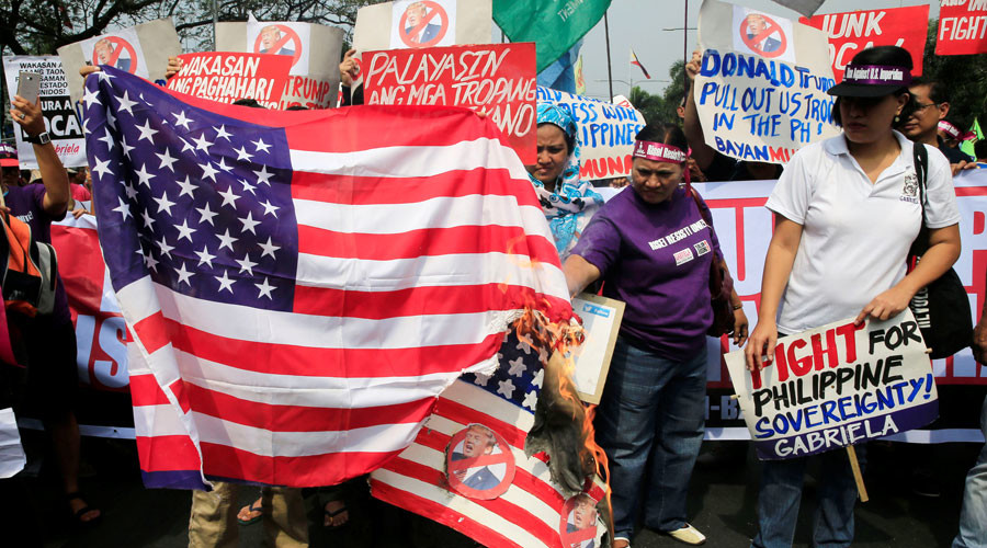 'Dump Trump’: Filipinos gather to burn US flag, throw Trump photos into rubbish bins (PHOTOS)