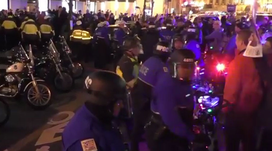 DC police teargas #DeploraBall protesters (VIDEOS)