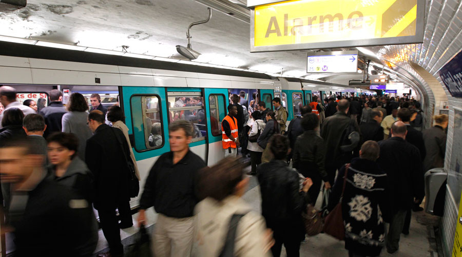 Alert in Paris as knifeman targets metro riders at random