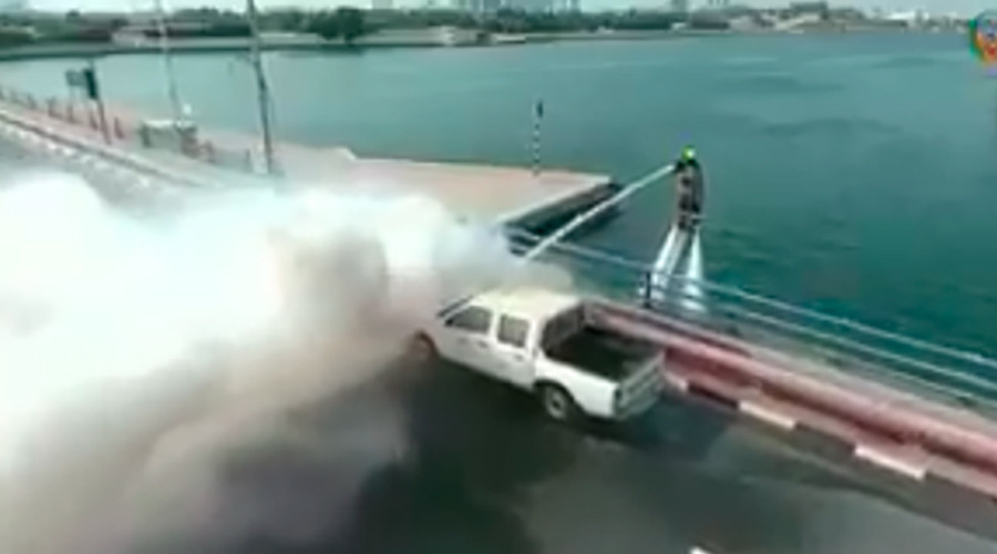 Double jet power: Dubai launches flyboard-equipped firefighting team (VIDEO)