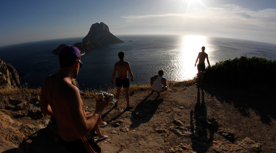 Spain focuses on lucrative gay tourism market