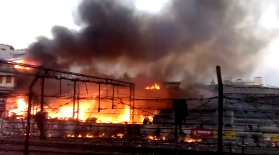 Multiple injuries reported as major fire breaks out near Mumbai train station (PHOTOS, VIDEOS)