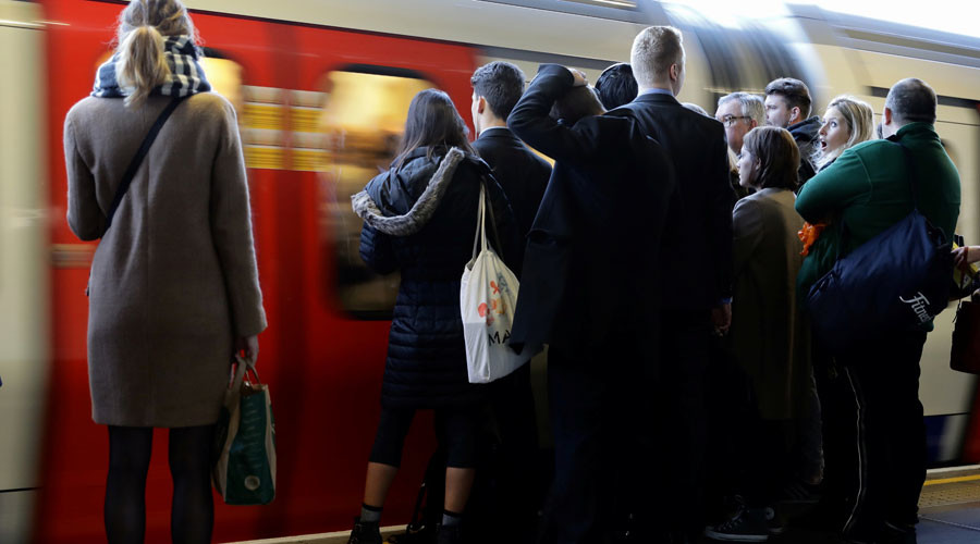 Train derailment leaves Londoners facing chaotic commute