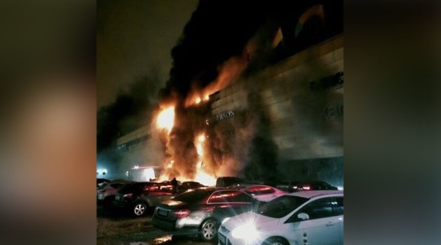 Huge fire engulfs shopping mall in SW Moscow, hundreds evacuated (PHOTOS, VIDEO)