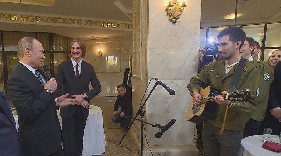 Putin jam: Russian president surprises audience, sings Soviet cosmonauts' song (VIDEO)