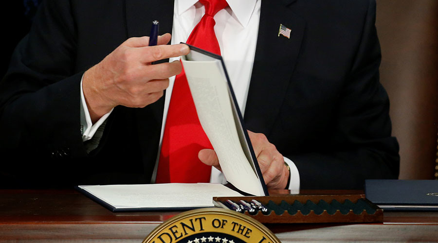 Trump orders construction of border wall, threatens cuts to sanctuary cities