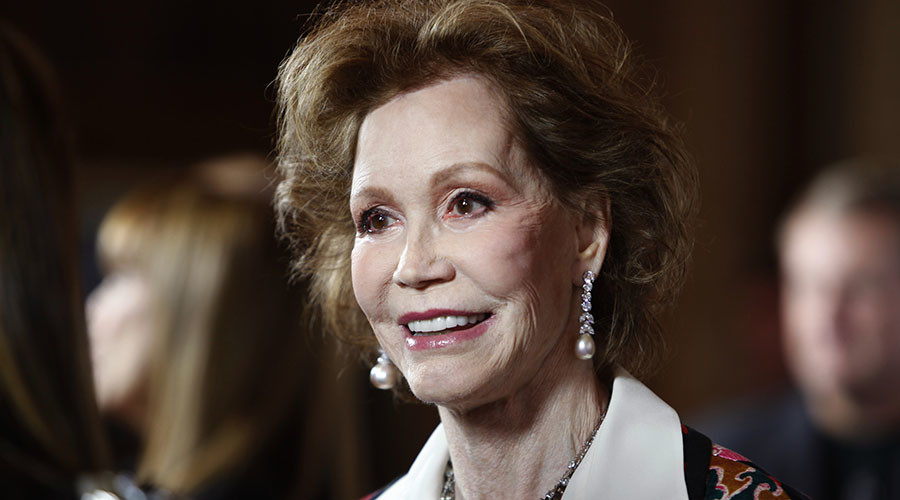 'Who can turn the world on with her smile?': Actress Mary Tyler Moore dies at age 80
