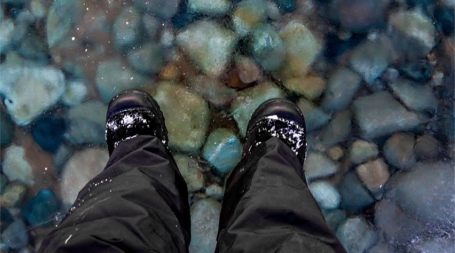 Man ‘walks on water’ after rare natural phenomenon (PHOTO)