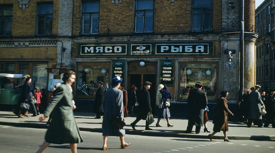 Previously unseen photographs of Stalin-era USSR revealed by US historian