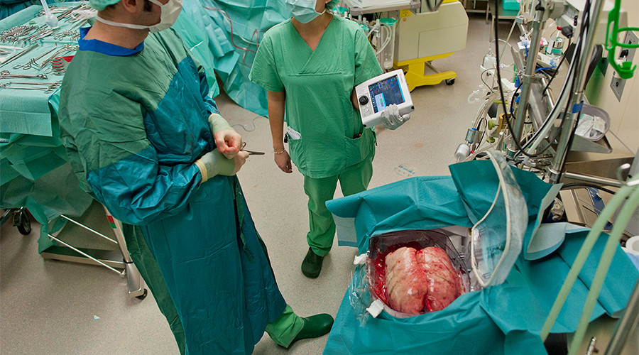 Woman survives 6 days with no lungs after 13hr, first-of-a-kind operation