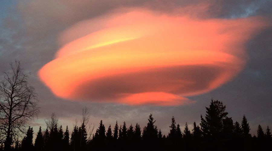 Mysterious UFO cloud hovers over Sweden (PHOTOS)