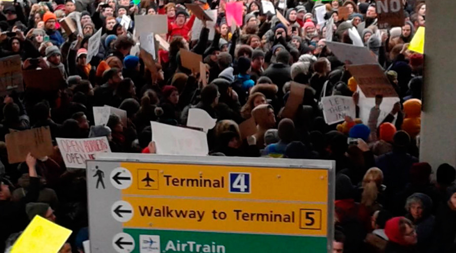 ‘Let them in’: Hundreds protest at JFK airport after Trump’s ‘Muslim ban’ (PHOTOS, VIDEOS)
