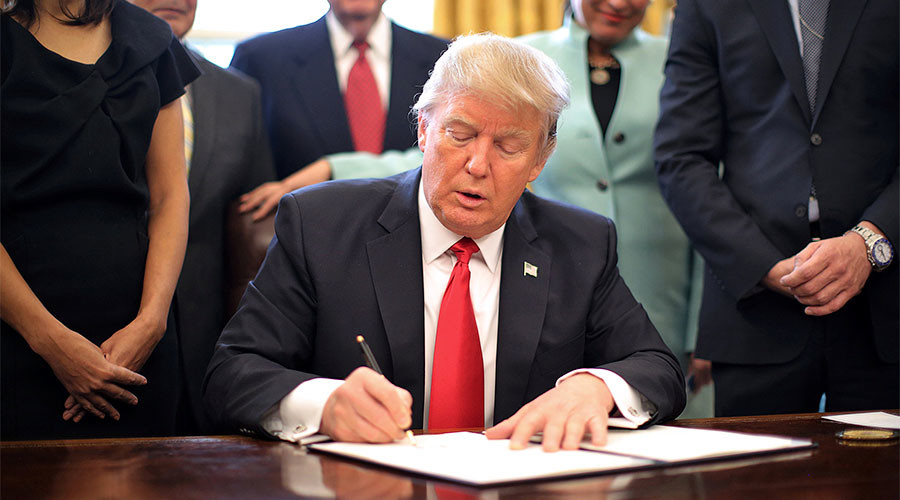 Trump signs executive order to block new government regulations