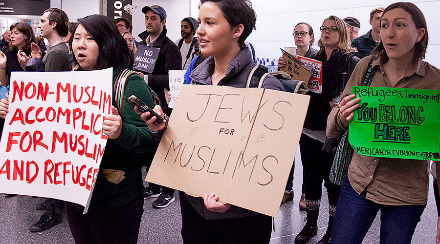 48 British rabbis cite Holocaust in condemnation of Trump’s ‘Muslim ban’