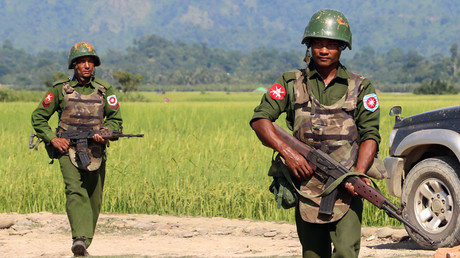 Armed Myanmar army soldiers © STR 