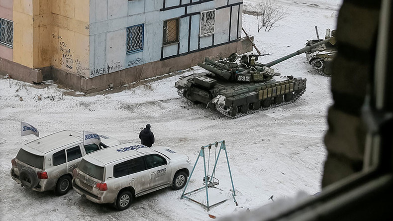 BBC Reporter Films Kiev Tanks In Residential Area On E. Ukraine ...