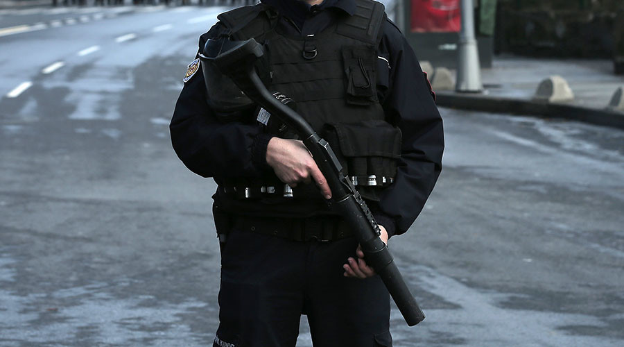 Police officer threatens suicide in standoff at Istanbul University hospital