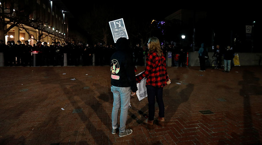 Politicians & celebrities respond to Berkeley riot as Trump threatens to pull school’s federal funds