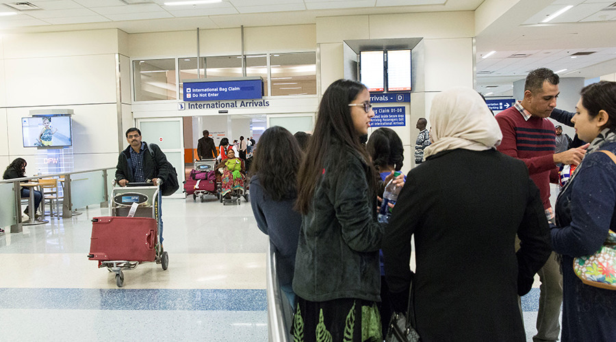US to resume admitting refugees as Trump fights judge’s order, 2,000 ‘ready to travel’ – report