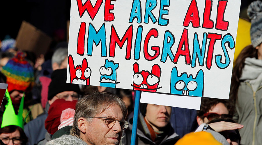 Almost 100 US firms, including Apple & Google, lean on Trump travel ban in court