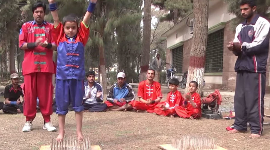 Ministry of Silly Stunts? Bizarre Pakistani school for razor wire tricks seeks govt funding (VIDEO)
