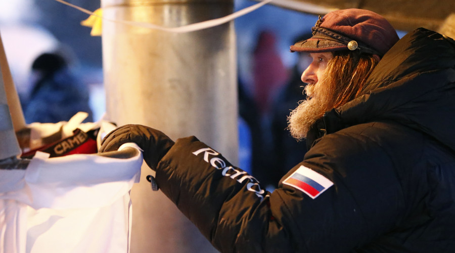 Highway to heaven: Russian priest breaks world record with 55-hour hot air balloon flight (IMAGES)