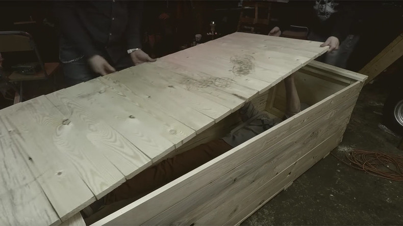 Can you dig it? Video blogger to bury himself alive for 24hrs & broadcast it live