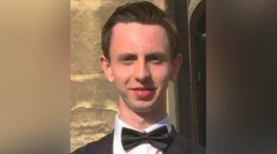 Cambridge student burns £20 note in front of homeless man, expelled from Tory society