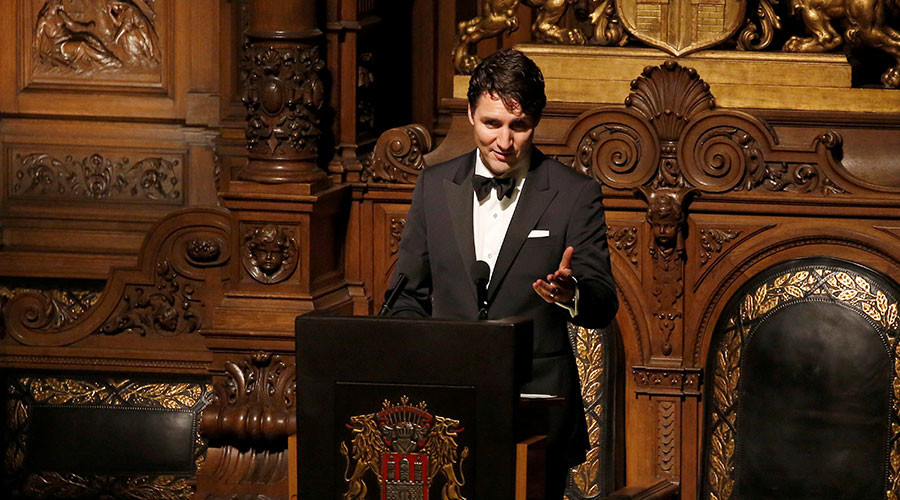 Tuxedoed Trudeau gives ironic but inspiring speech at elite banquet