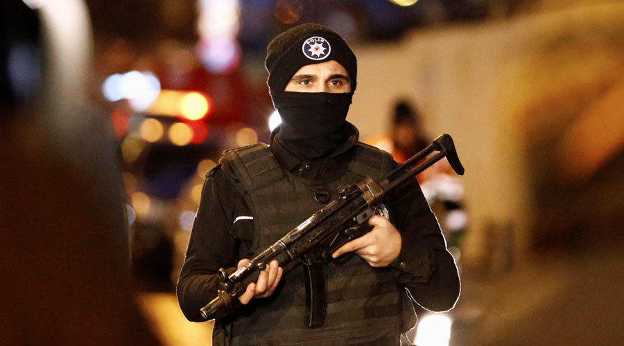 5 people injured in Istanbul cafe shooting – report